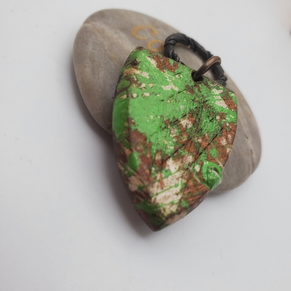 Nature's earthen stem shield necklace pendant - Picture 2 of 3